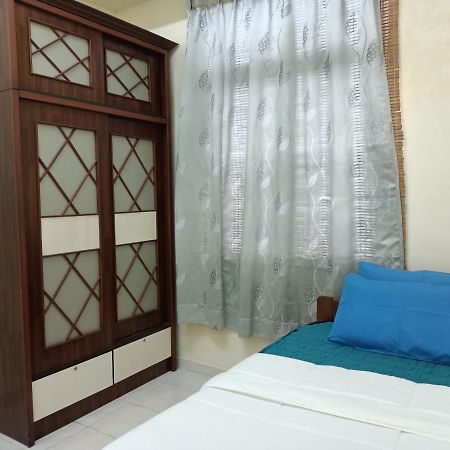 Oyo Home 90419 Sahar Guesthouse ملقا المظهر الخارجي الصورة