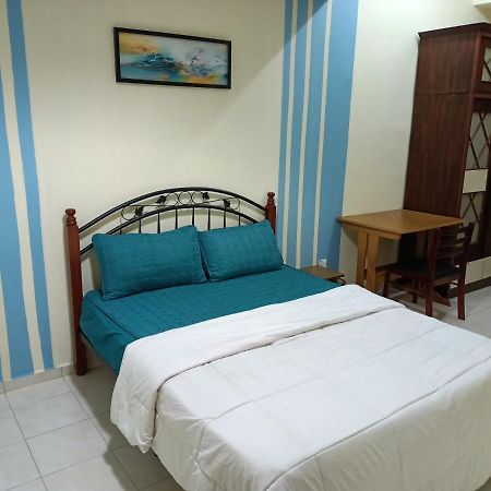 Oyo Home 90419 Sahar Guesthouse ملقا المظهر الخارجي الصورة