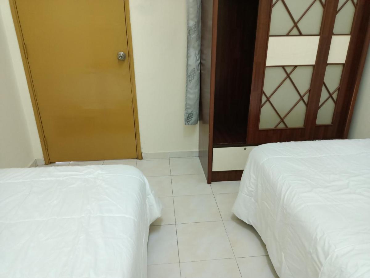 Oyo Home 90419 Sahar Guesthouse ملقا المظهر الخارجي الصورة