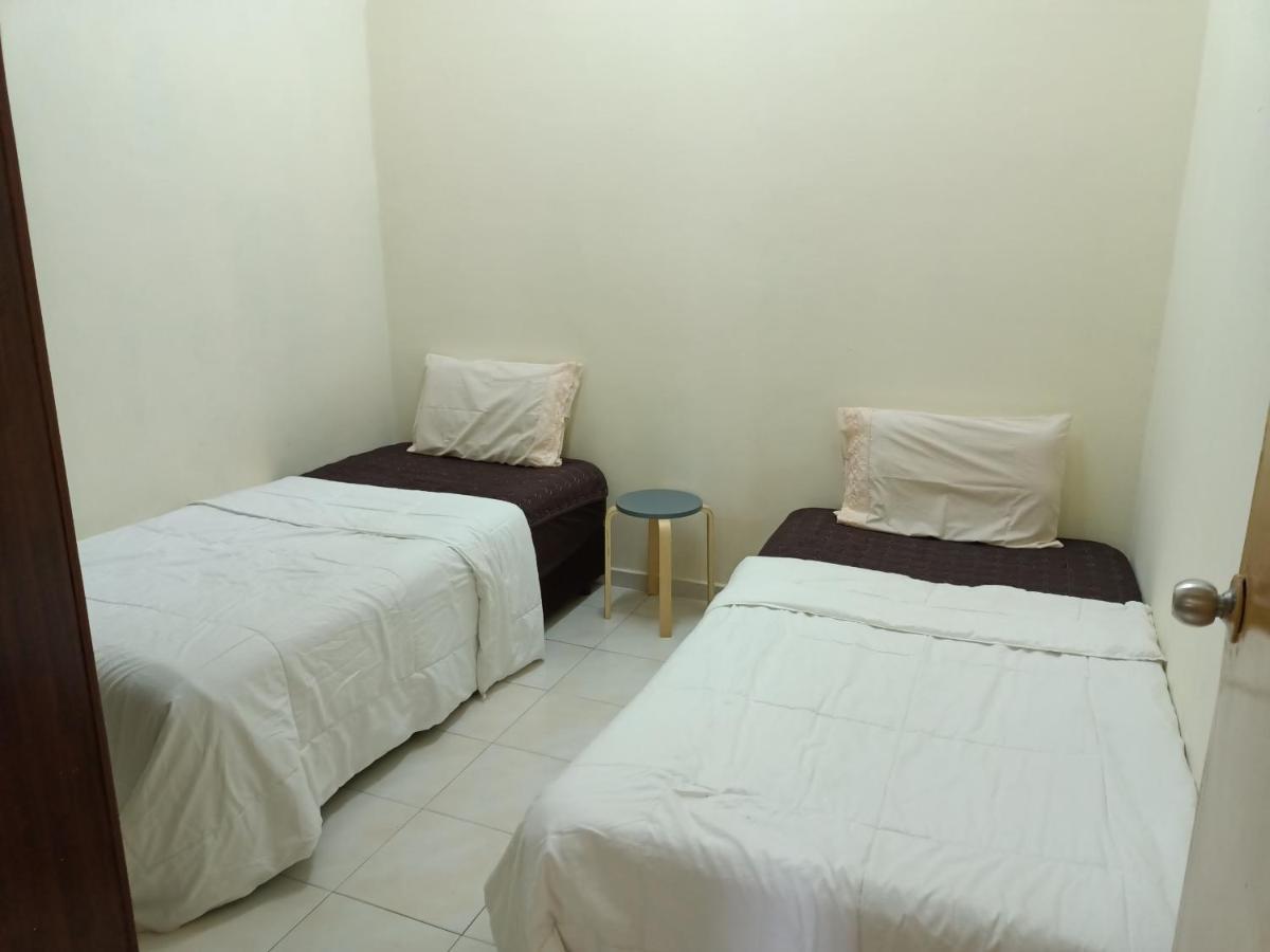 Oyo Home 90419 Sahar Guesthouse ملقا المظهر الخارجي الصورة
