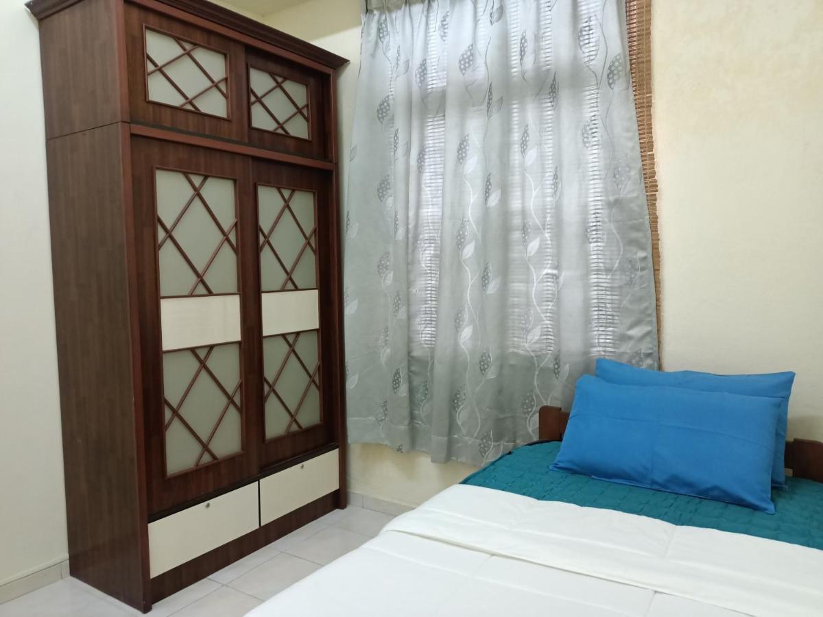 Oyo Home 90419 Sahar Guesthouse ملقا المظهر الخارجي الصورة