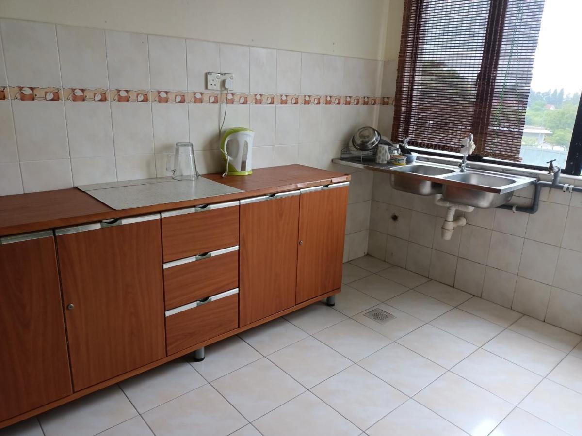 Oyo Home 90419 Sahar Guesthouse ملقا المظهر الخارجي الصورة
