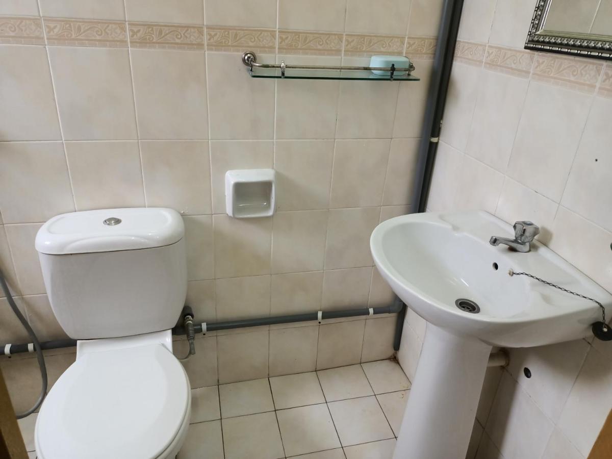 Oyo Home 90419 Sahar Guesthouse ملقا المظهر الخارجي الصورة