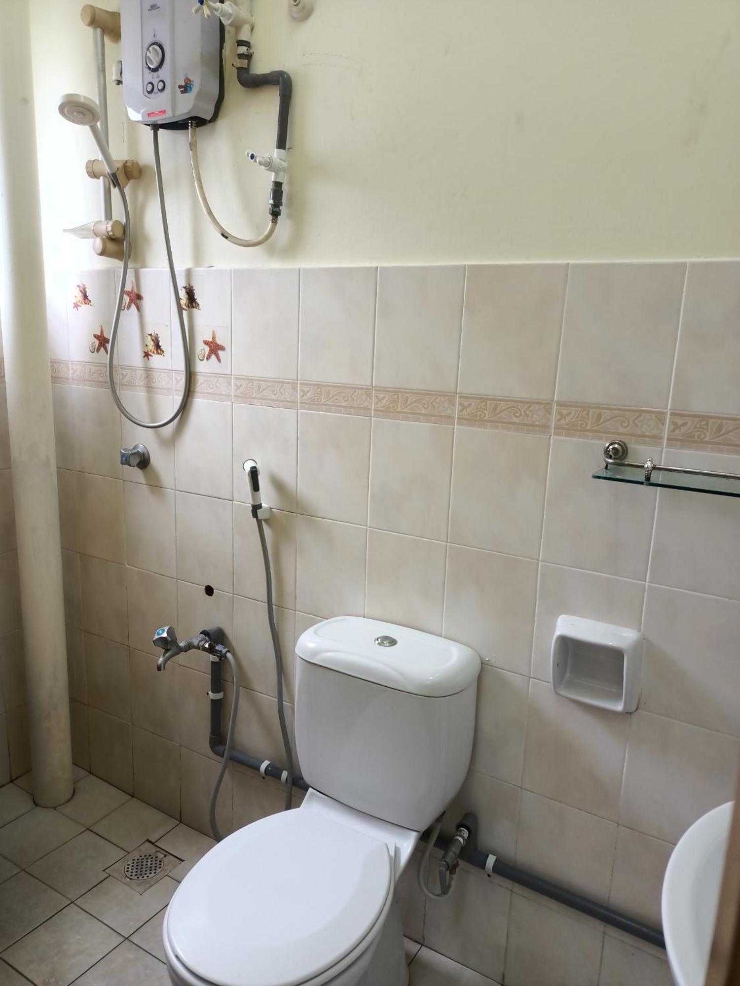 Oyo Home 90419 Sahar Guesthouse ملقا المظهر الخارجي الصورة
