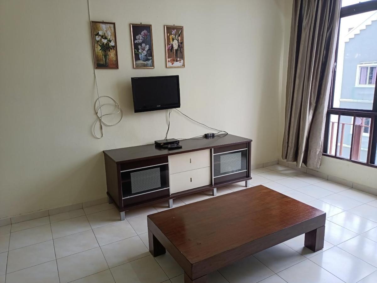 Oyo Home 90419 Sahar Guesthouse ملقا المظهر الخارجي الصورة