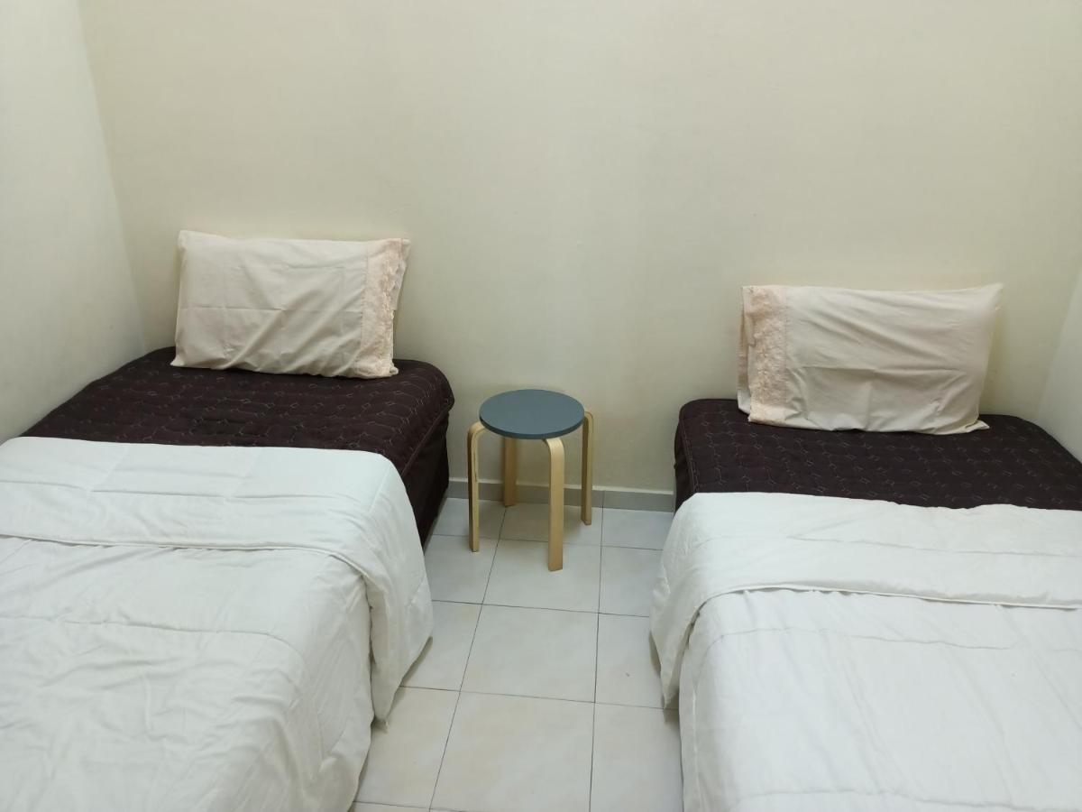 Oyo Home 90419 Sahar Guesthouse ملقا المظهر الخارجي الصورة