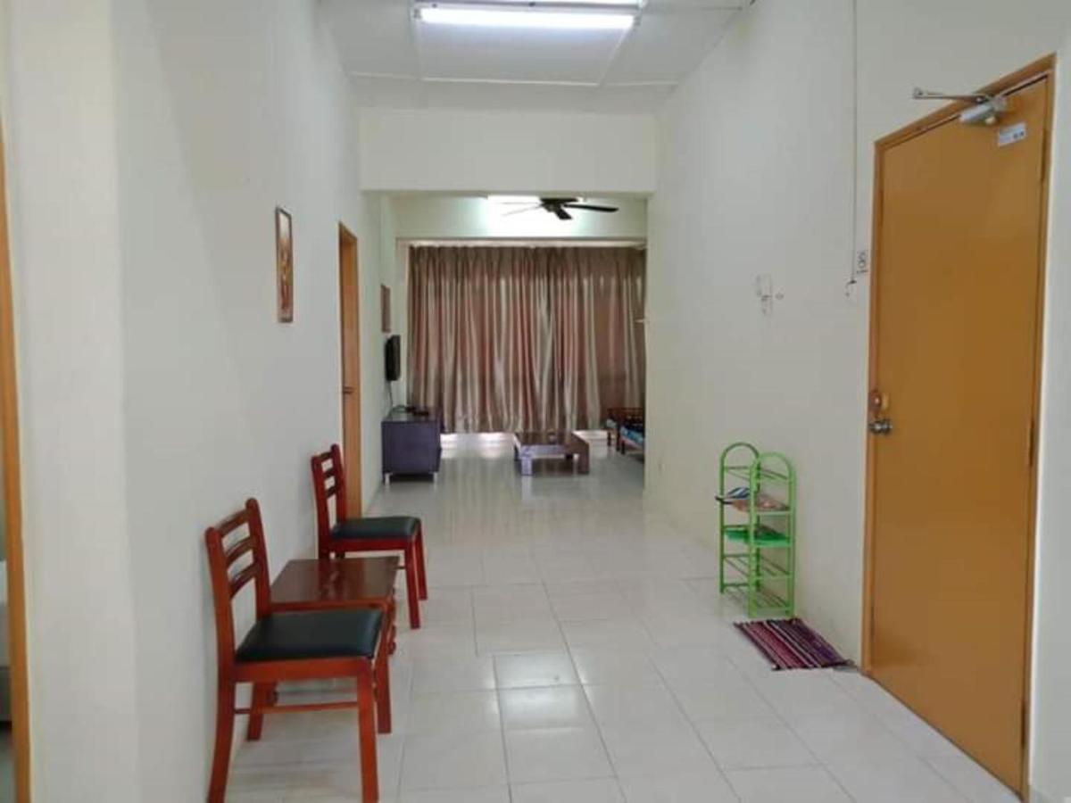 Oyo Home 90419 Sahar Guesthouse ملقا المظهر الخارجي الصورة