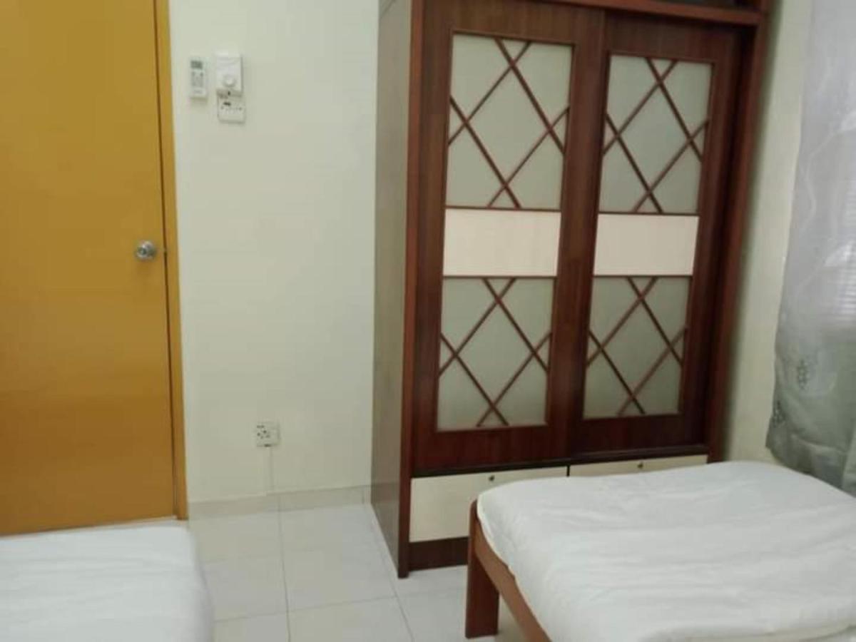Oyo Home 90419 Sahar Guesthouse ملقا المظهر الخارجي الصورة