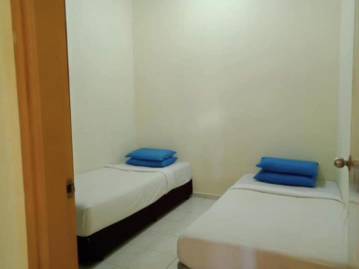Oyo Home 90419 Sahar Guesthouse ملقا المظهر الخارجي الصورة