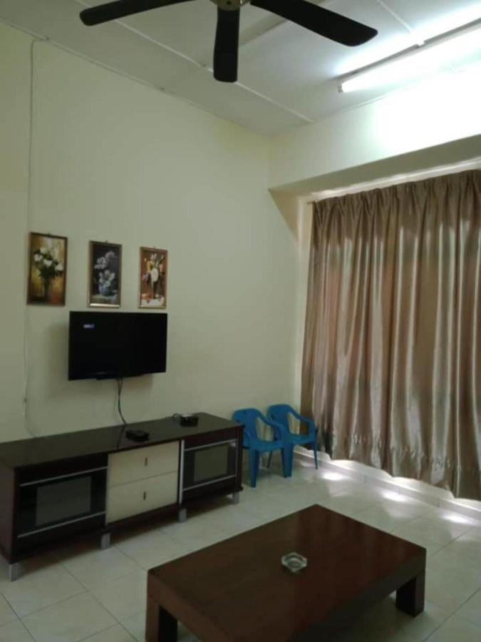 Oyo Home 90419 Sahar Guesthouse ملقا المظهر الخارجي الصورة