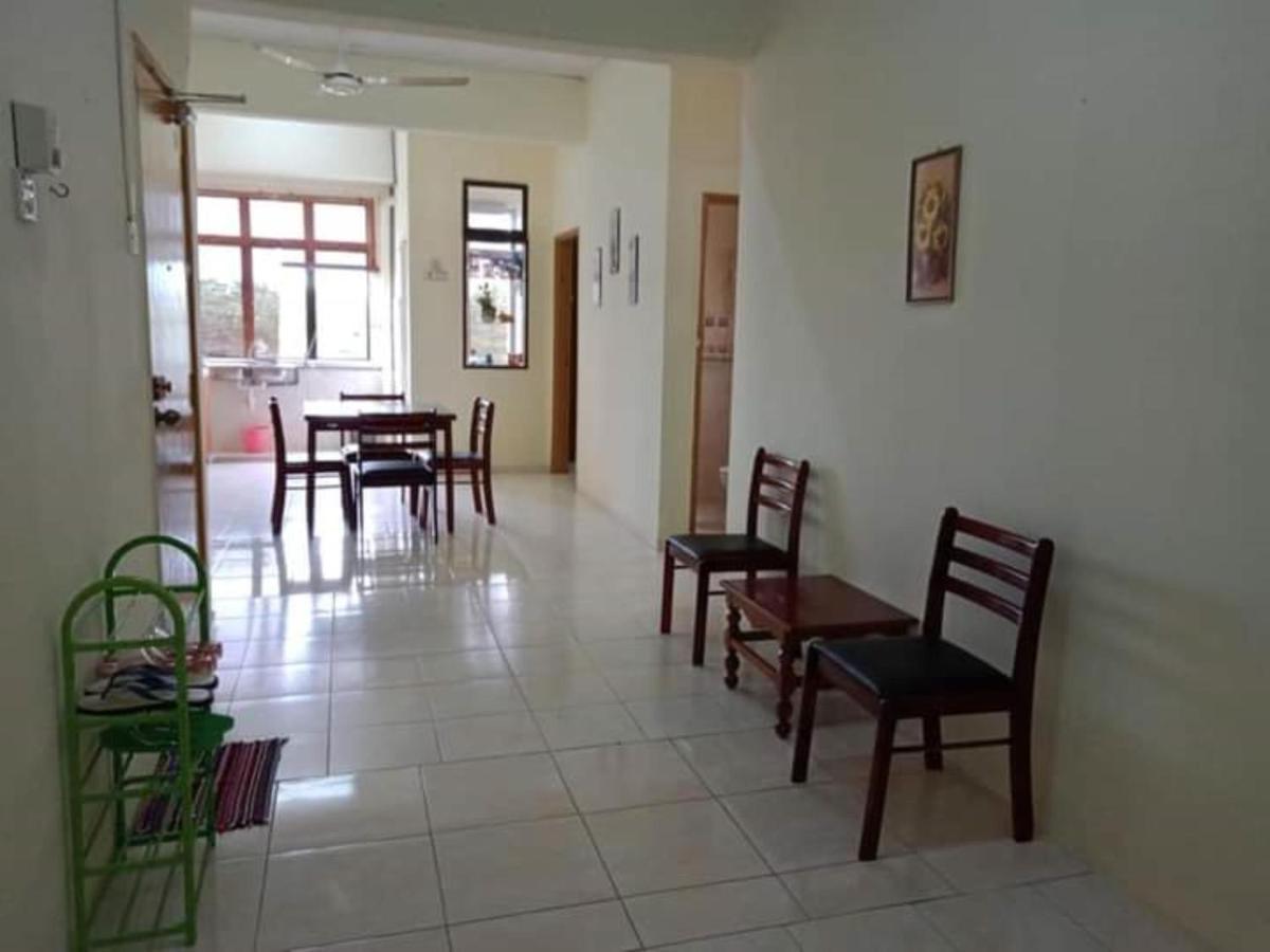 Oyo Home 90419 Sahar Guesthouse ملقا المظهر الخارجي الصورة