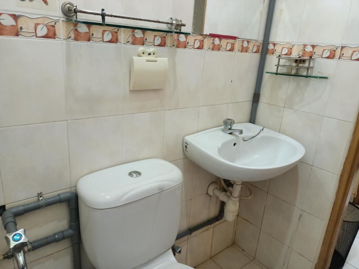 Oyo Home 90419 Sahar Guesthouse ملقا المظهر الخارجي الصورة