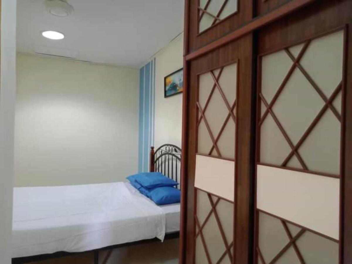 Oyo Home 90419 Sahar Guesthouse ملقا المظهر الخارجي الصورة