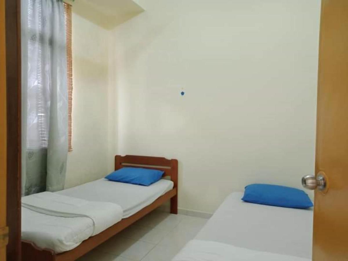 Oyo Home 90419 Sahar Guesthouse ملقا المظهر الخارجي الصورة