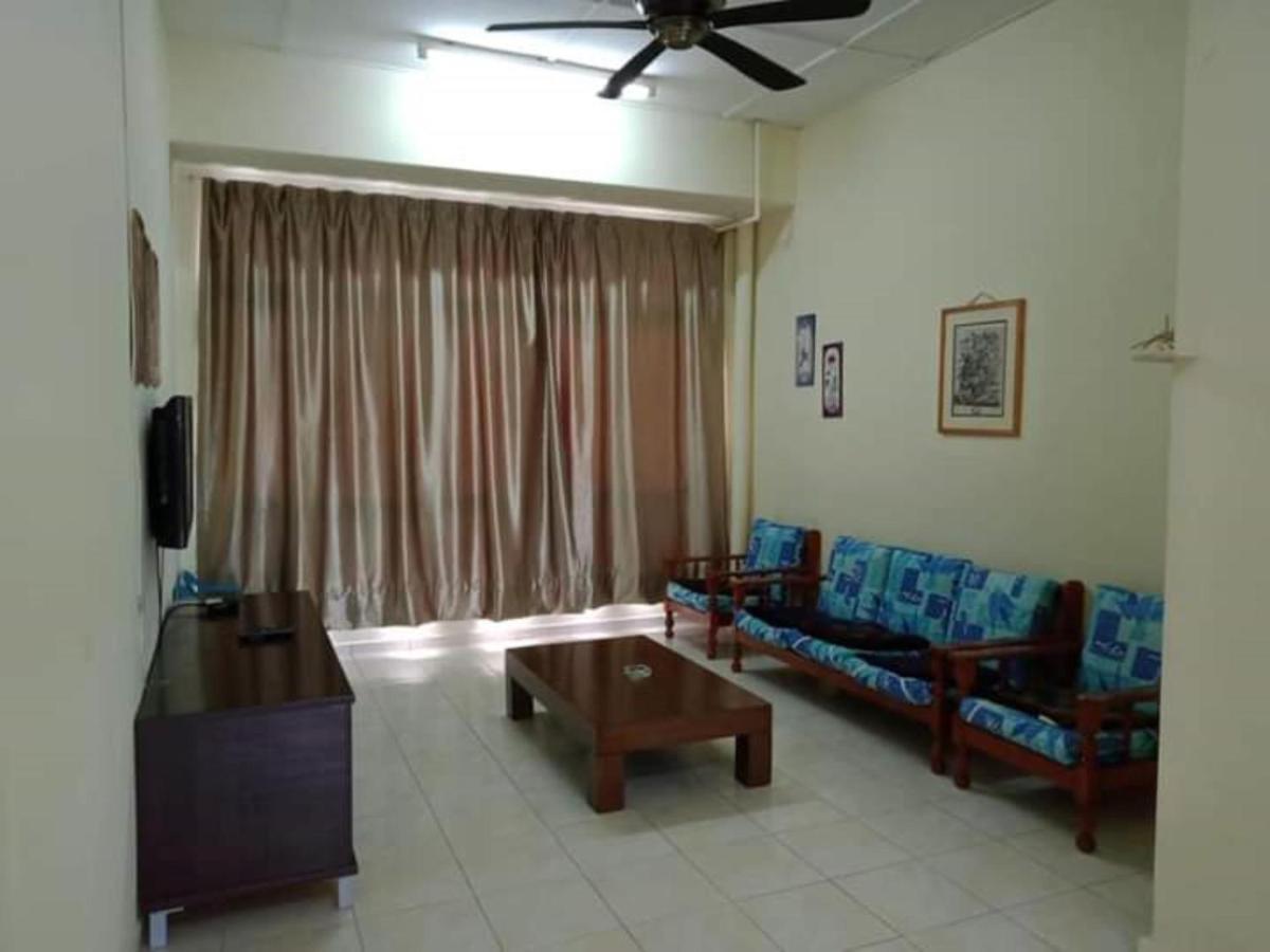Oyo Home 90419 Sahar Guesthouse ملقا المظهر الخارجي الصورة