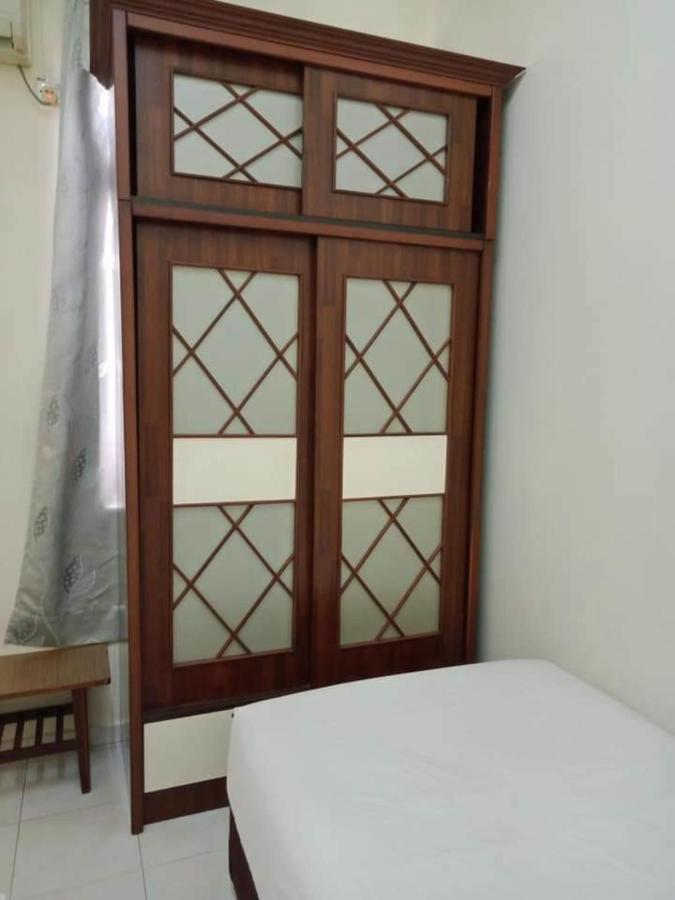 Oyo Home 90419 Sahar Guesthouse ملقا المظهر الخارجي الصورة